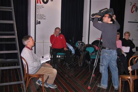 Snemanje prispevka o društvu za oddajo RTV Slovenija Izvir, Kosovelova soba Sežana, 17. januar 2007.